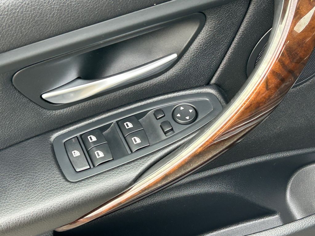 Thumbnail: 2015 BMW 3 Series - 12