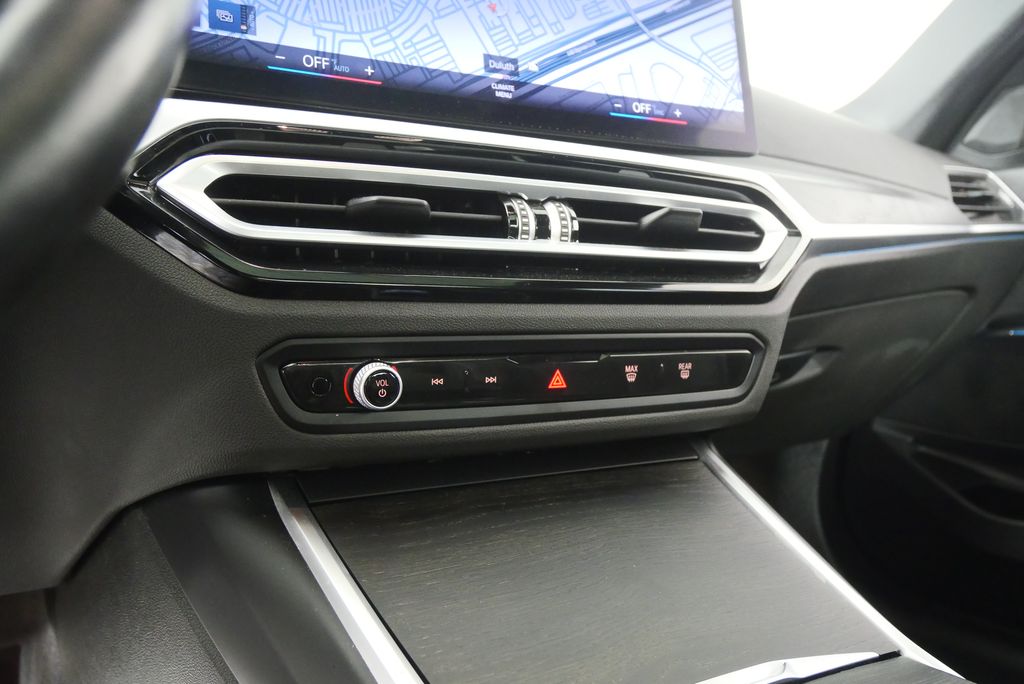 Thumbnail: 2024 BMW 3 Series - 25