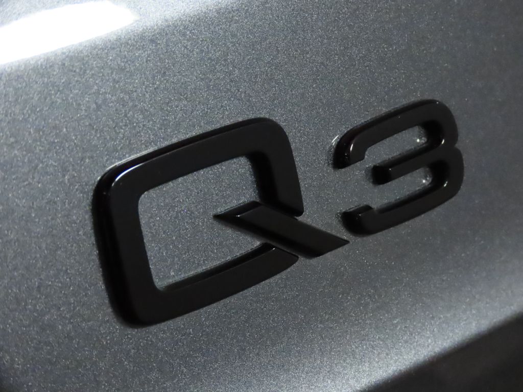 Thumbnail: 2025 Audi Q3 - 9