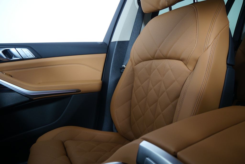 Thumbnail: 2026 BMW X7 - 25