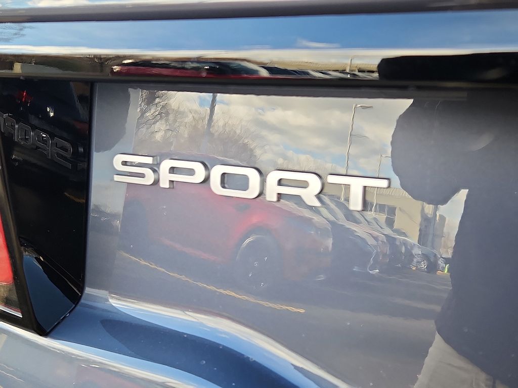 Thumbnail: 2025 Land Rover Discovery Sport - 31