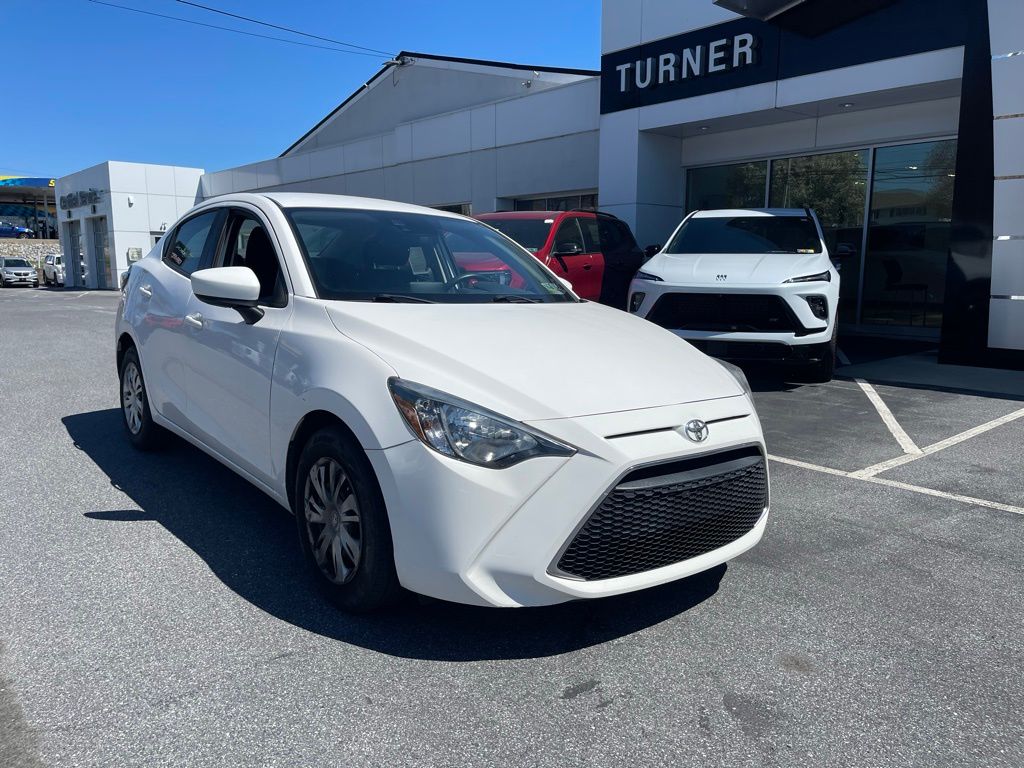 Frost 2020 Toyota Yaris L Sedan FWD Sedan Front-Wheel Drive 6-Speed Automatic