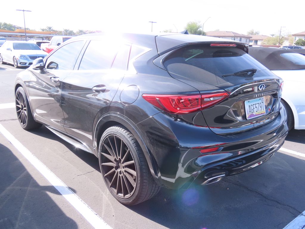 2018 INFINITI QX30 Luxury 4