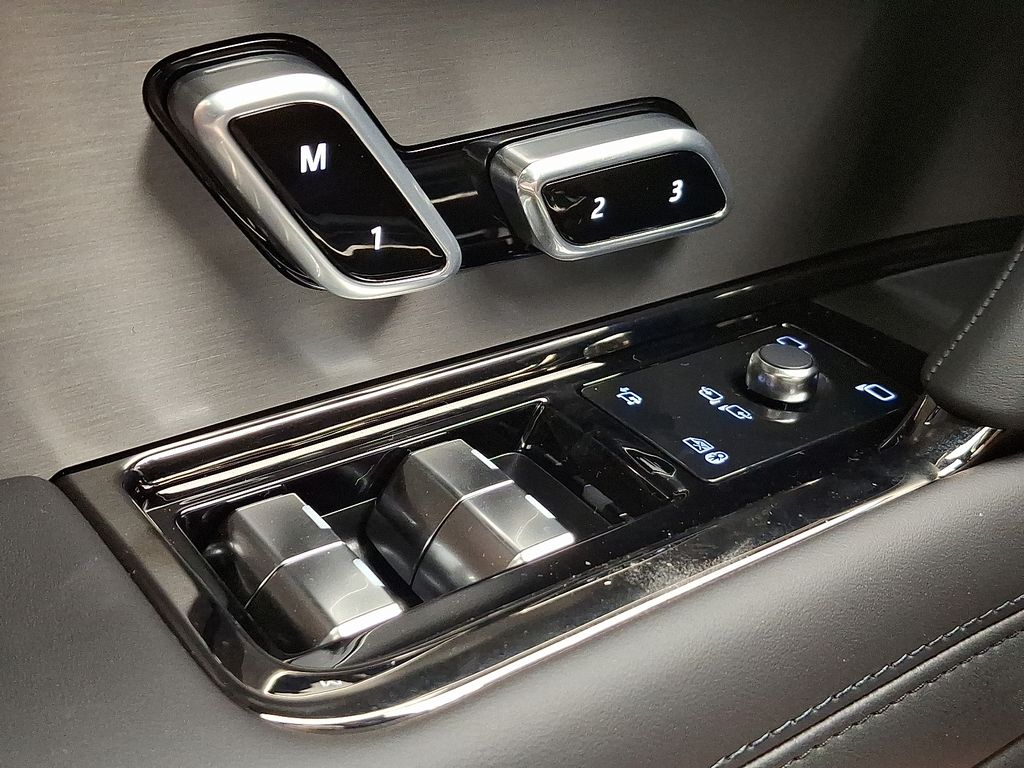 Thumbnail: 2025 Land Rover Range Rover Sport - 17