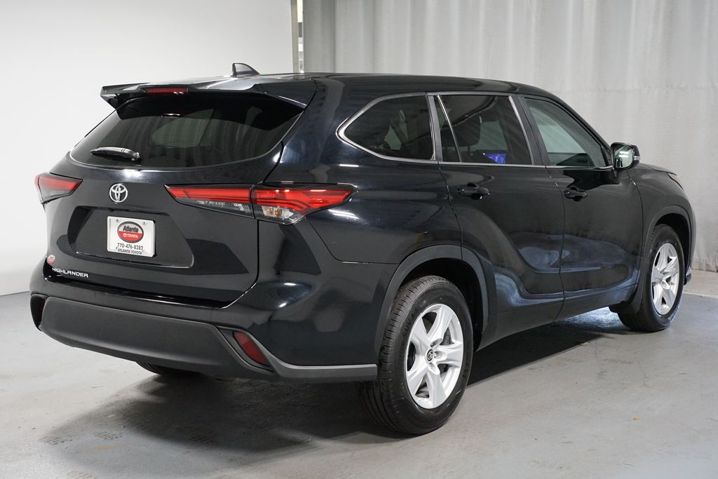 Thumbnail: 2023 Toyota Highlander - 8