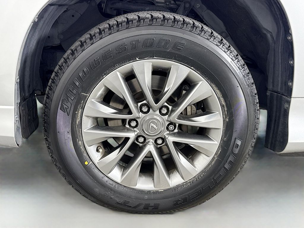 Thumbnail: 2015 Lexus GX - 32
