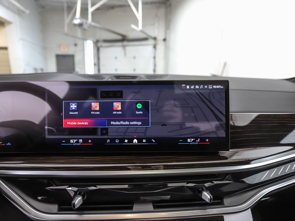 Thumbnail: 2026 BMW X7 - 16