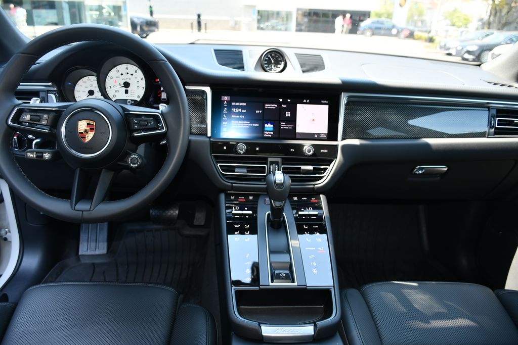 Thumbnail: 2026 Porsche Macan - 24