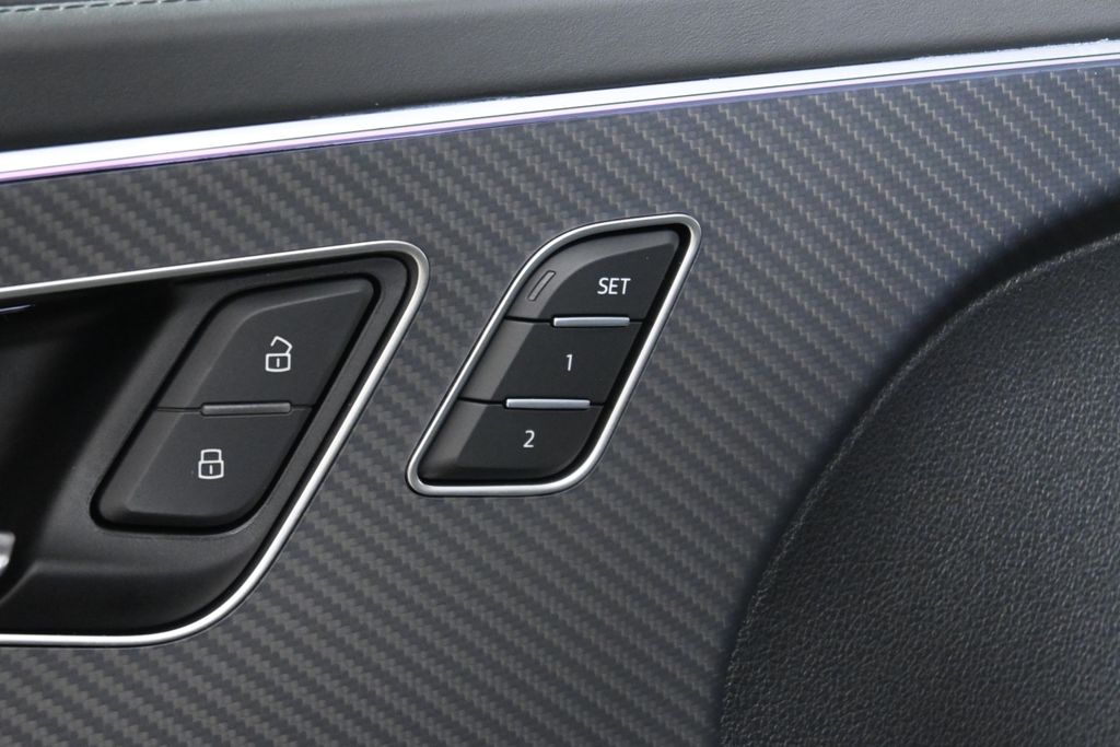 Thumbnail: 2026 Audi RS Q8 - 22