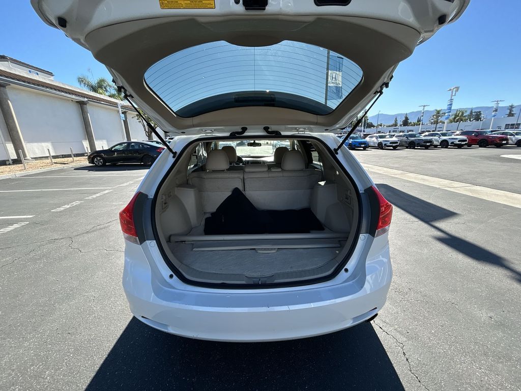 Thumbnail: 2010 Toyota Venza - 21