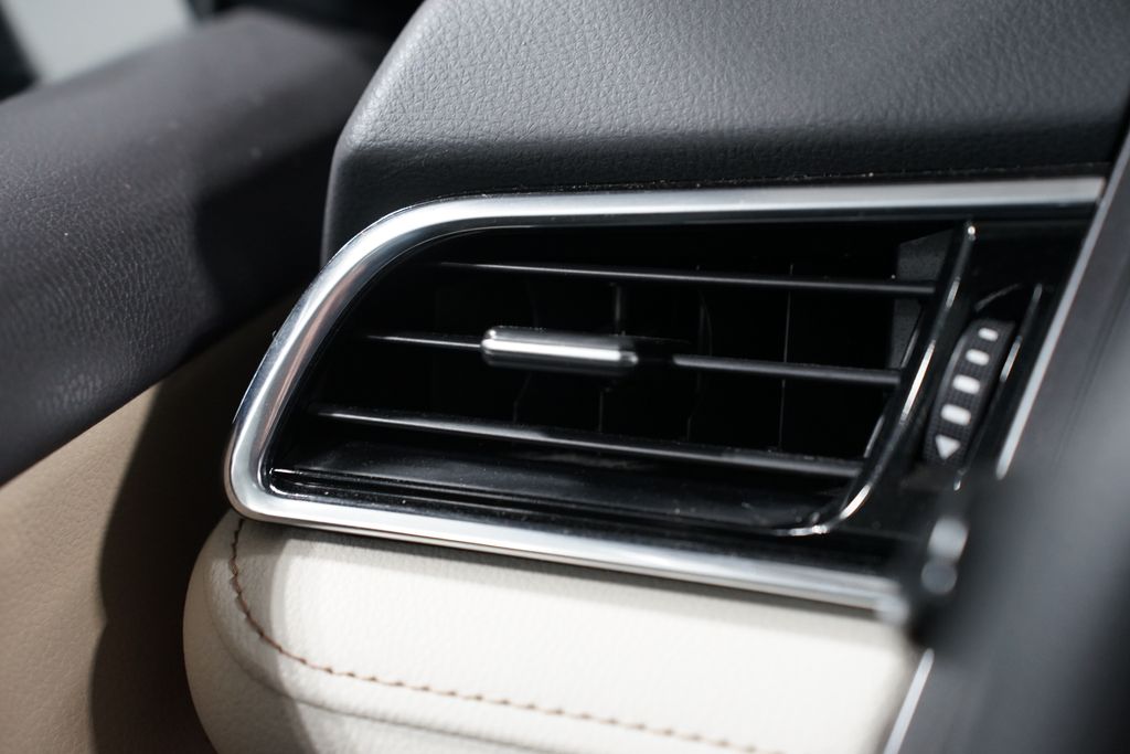 Thumbnail: 2018 Toyota Camry - 22