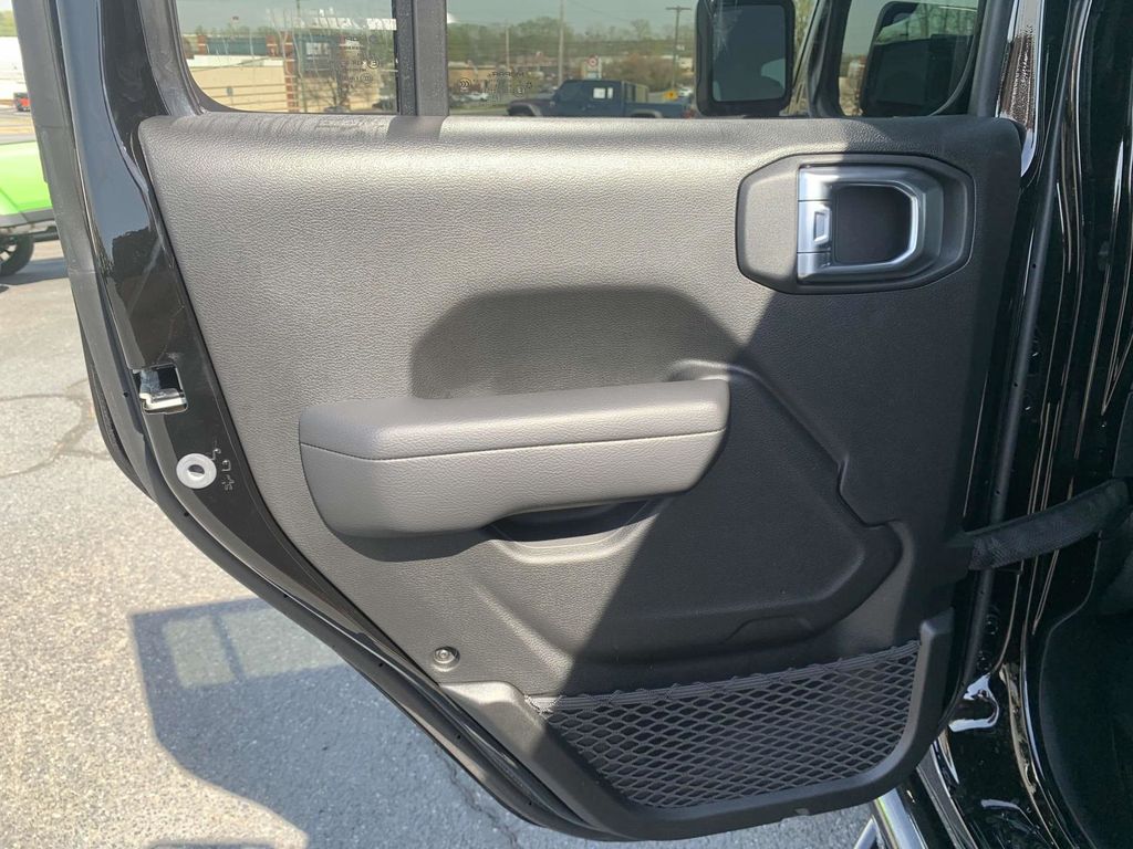 2025 Jeep Wrangler 4-Door Willys - Photo 20