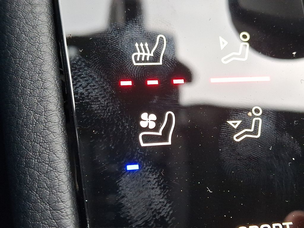 Thumbnail: 2026 Porsche Macan - 22