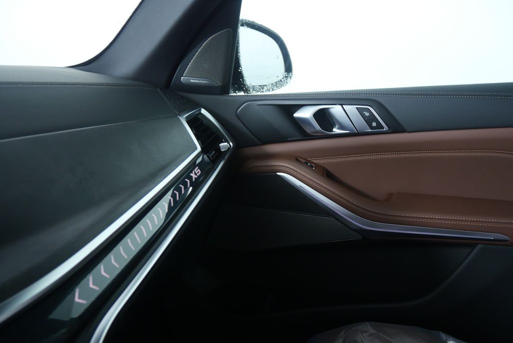 Thumbnail: 2026 BMW X5 - 23