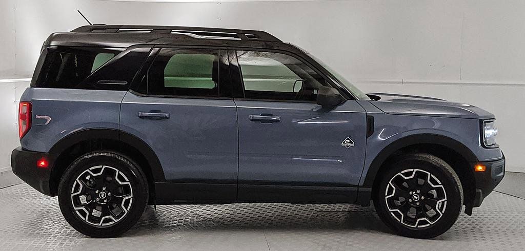 View vehicle photo 2