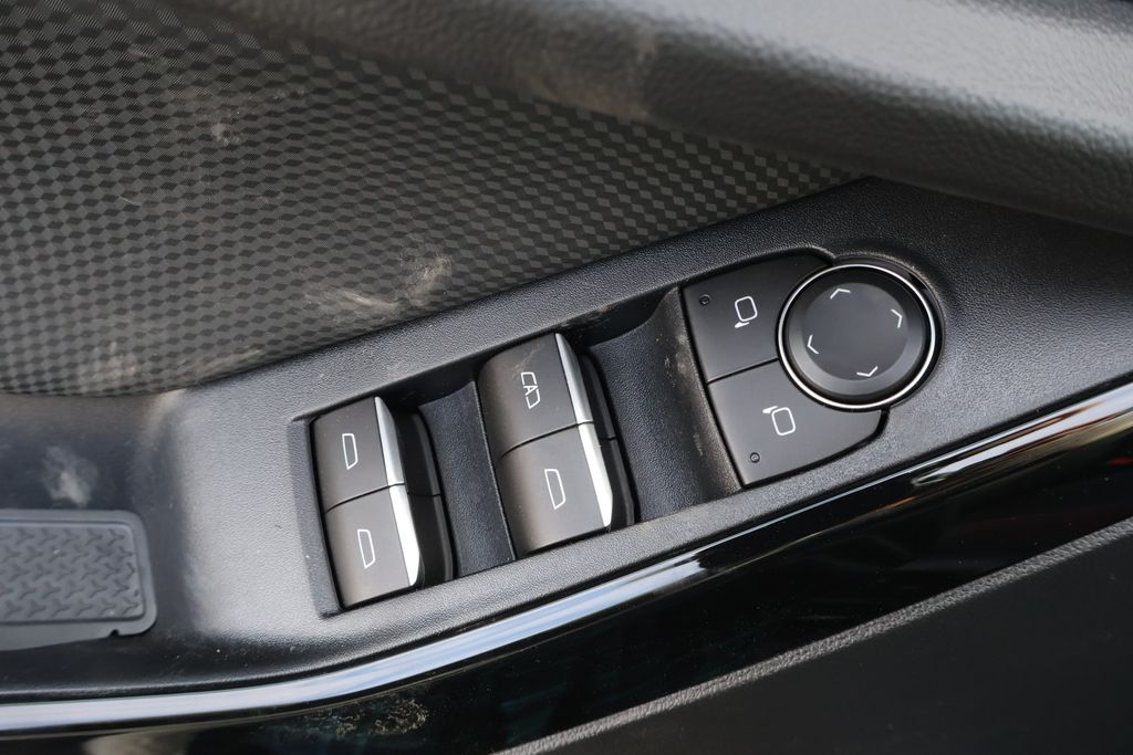 Thumbnail: 2026 Chevrolet Equinox - 18