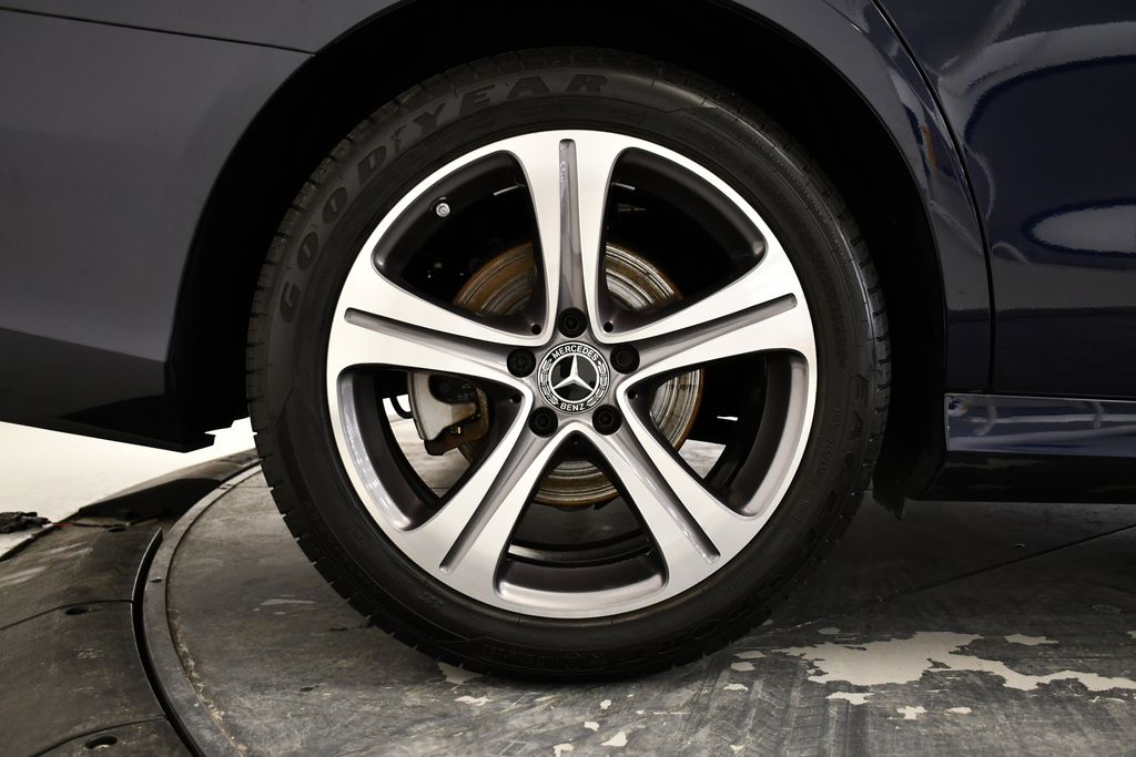 Thumbnail: 2019 Mercedes-Benz E-Class - 15