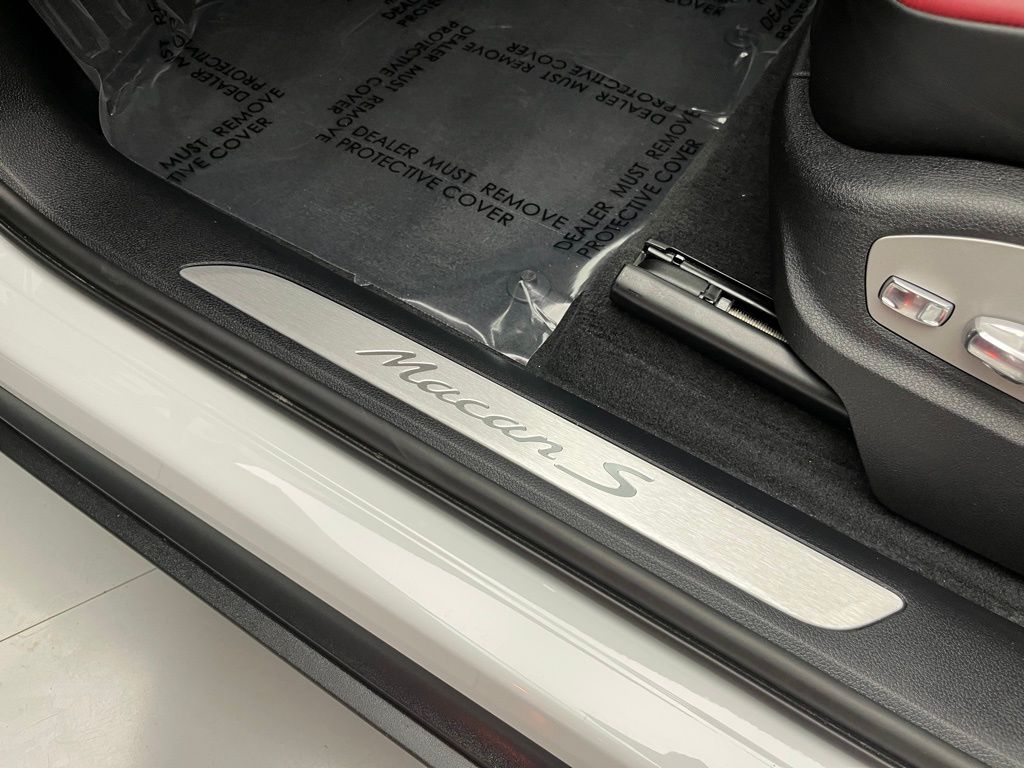 Thumbnail: 2024 Porsche Macan - 30