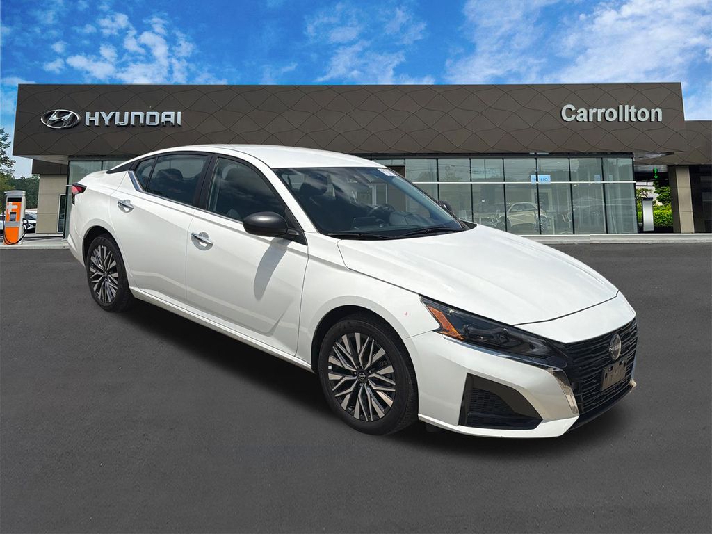 Used 2025 White Nissan 2.5 SV image 3