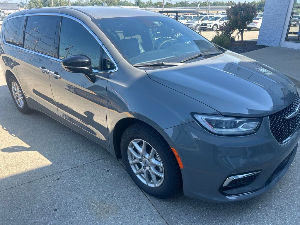 2025 Chrysler Pacifica Select FWD