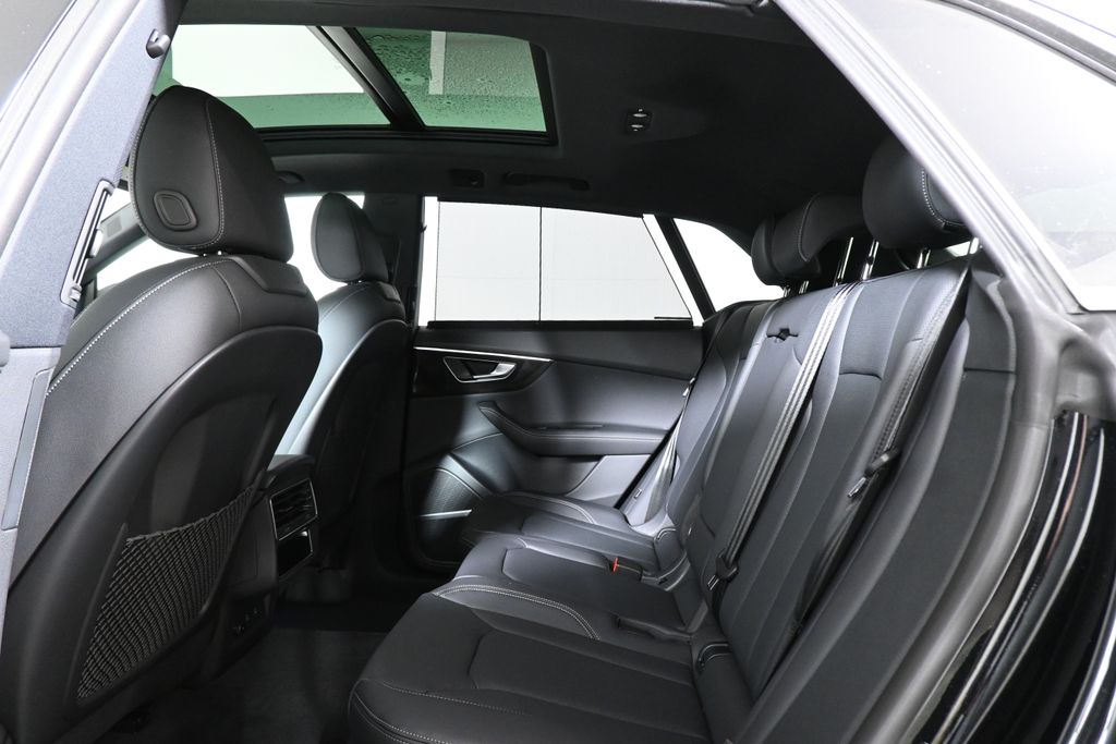 Thumbnail: 2026 Audi Q8 - 28