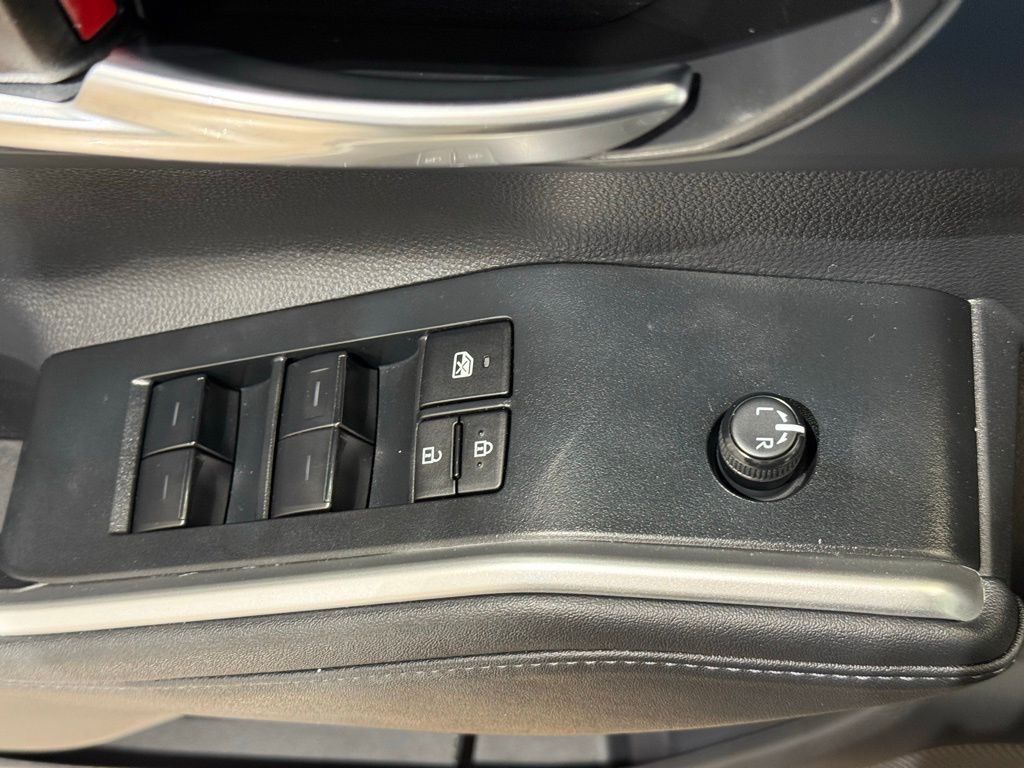 Thumbnail: 2023 Toyota Highlander - 16