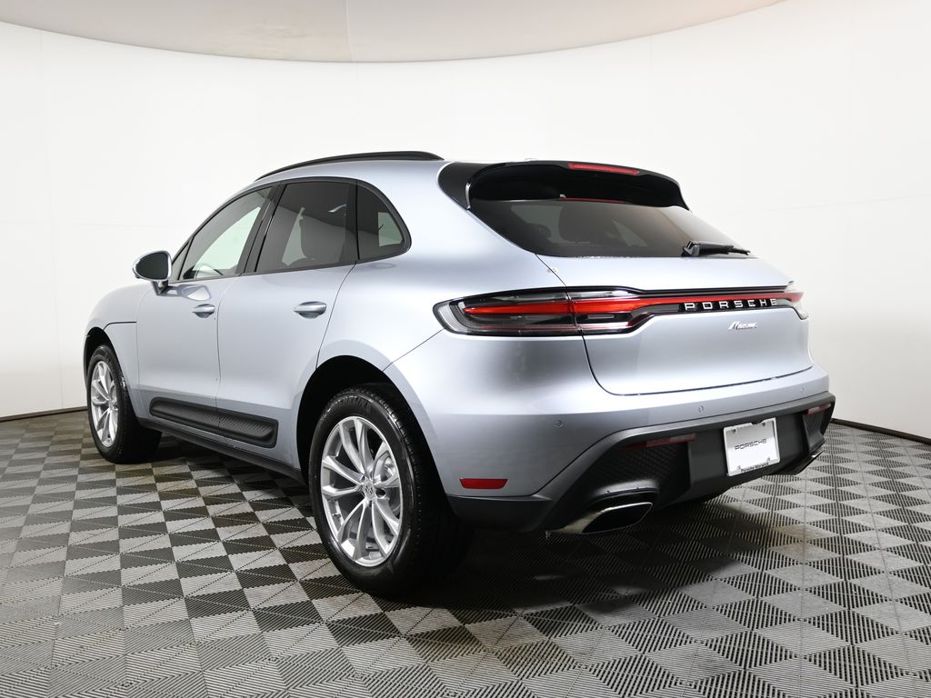 Thumbnail: 2026 Porsche Macan - 3