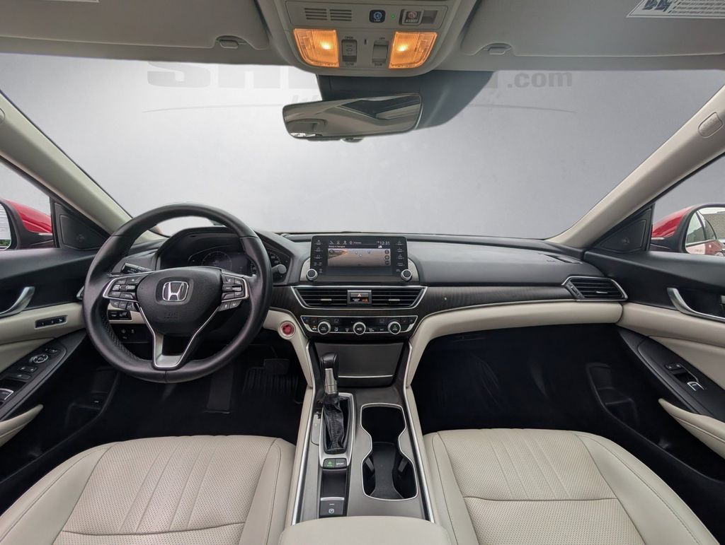 Used 2018 Red Honda Touring image 3