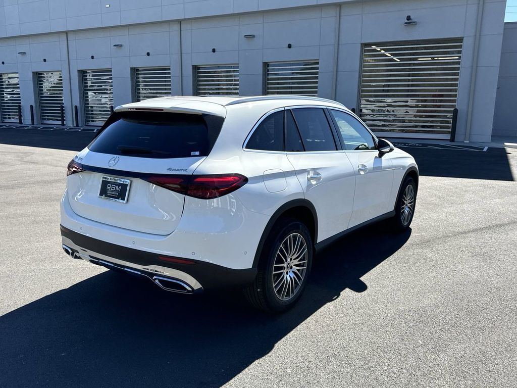 2025 Mercedes-Benz GLC GLC 300 8