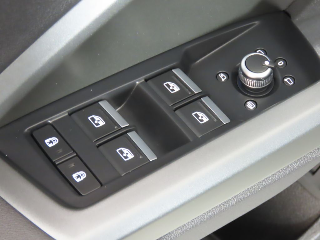 Thumbnail: 2025 Audi Q3 - 32