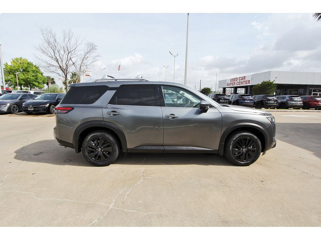 2022 Nissan Pathfinder SL - 4