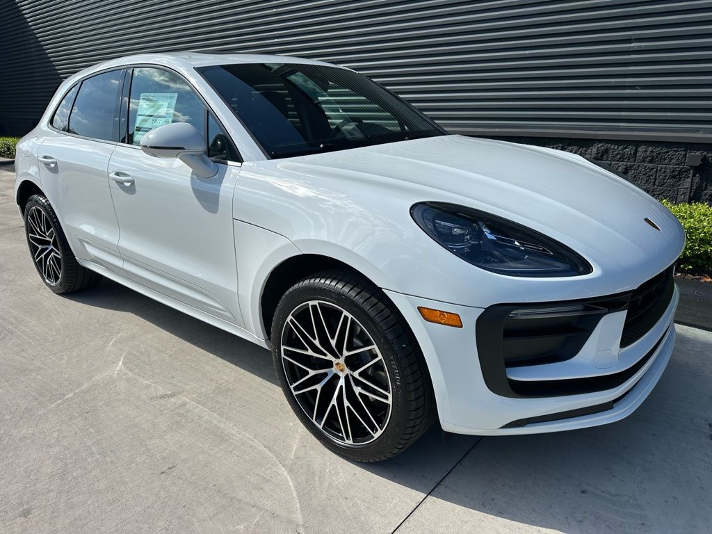Thumbnail: 2026 Porsche Macan - 11