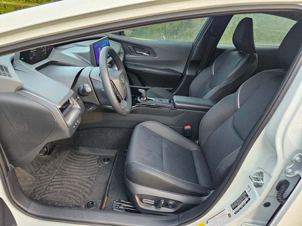 2025 Toyota Prius Limited 12