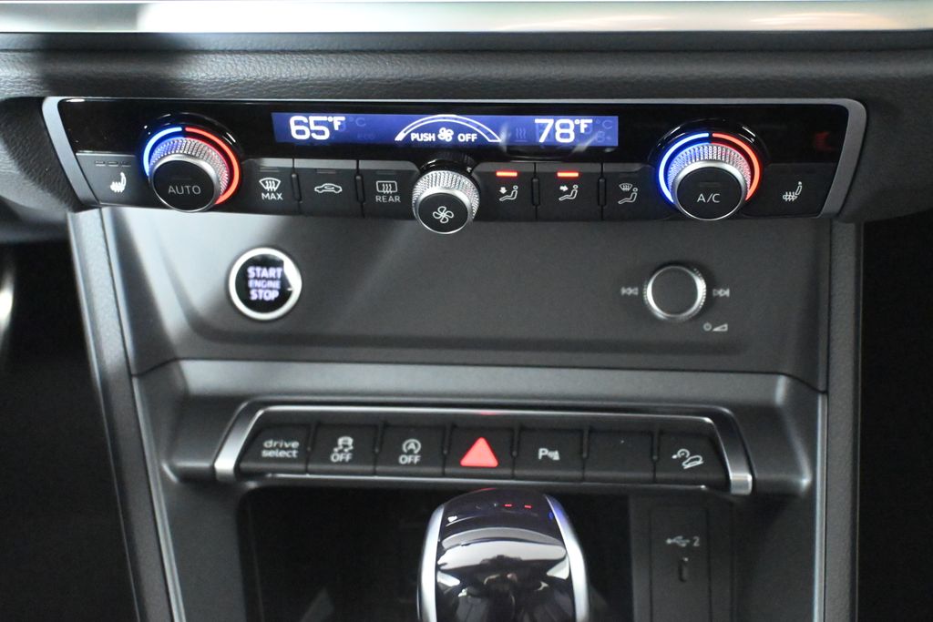 Thumbnail: 2025 Audi Q3 - 20