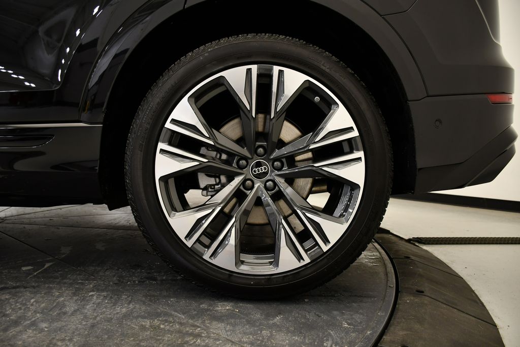 Thumbnail: 2026 Audi Q8 - 14