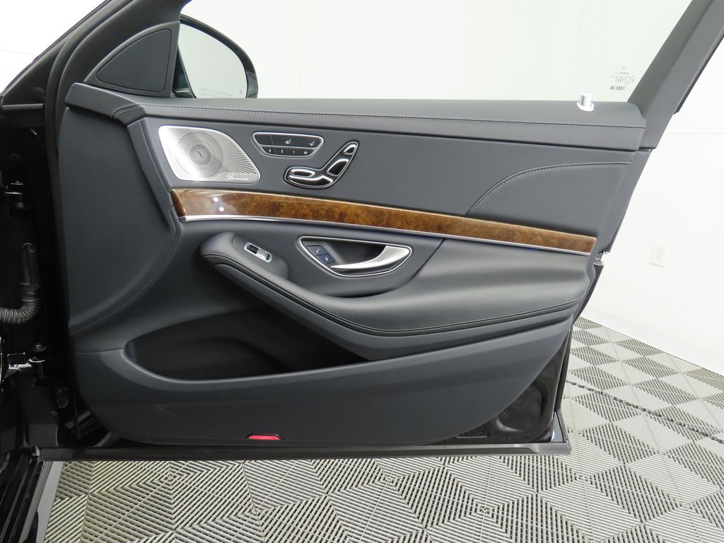 Thumbnail: 2016 Mercedes-Benz S-Class - 25