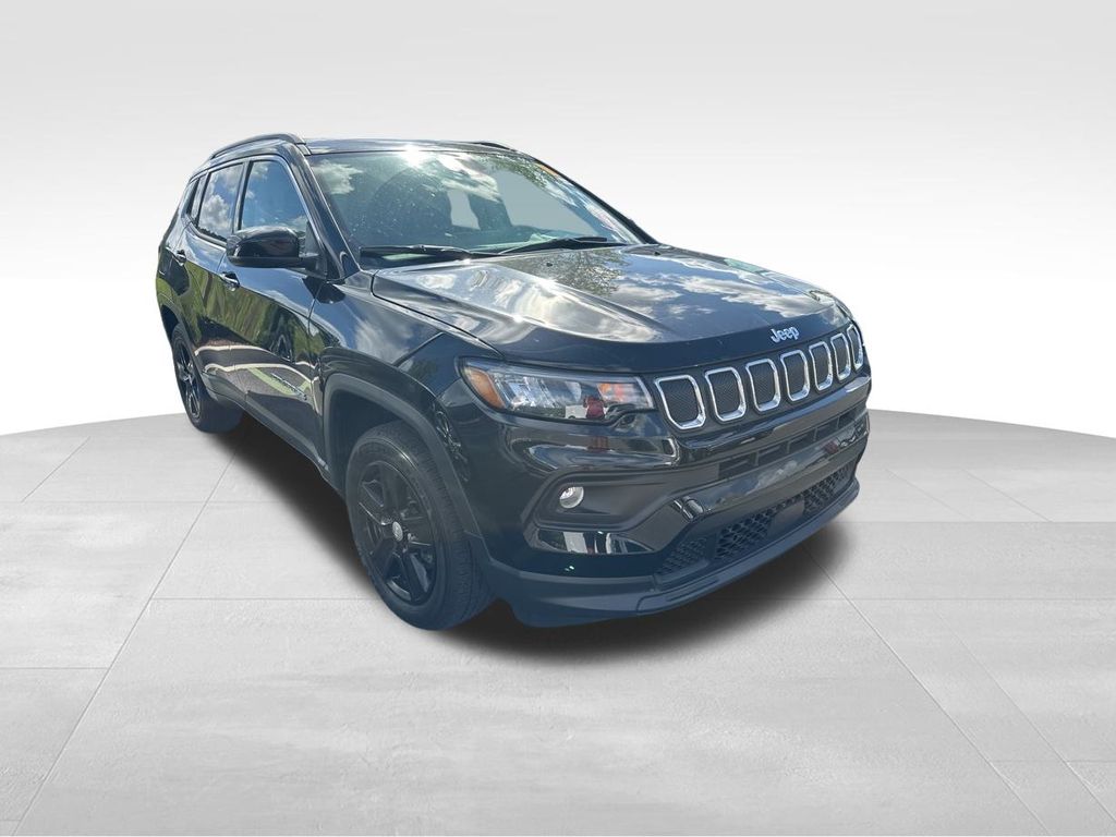 2022 Diamond Black Crystal Pearlcoat Jeep Compass Latitude 4X4 SUV