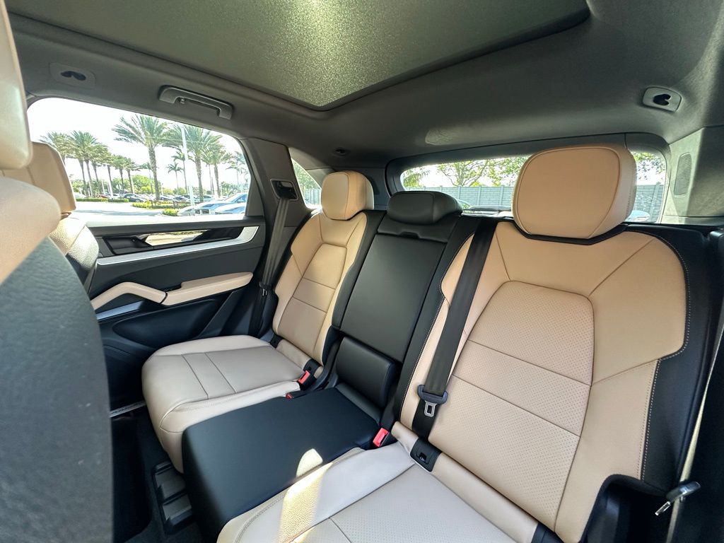 Thumbnail: 2025 Porsche Cayenne - 32