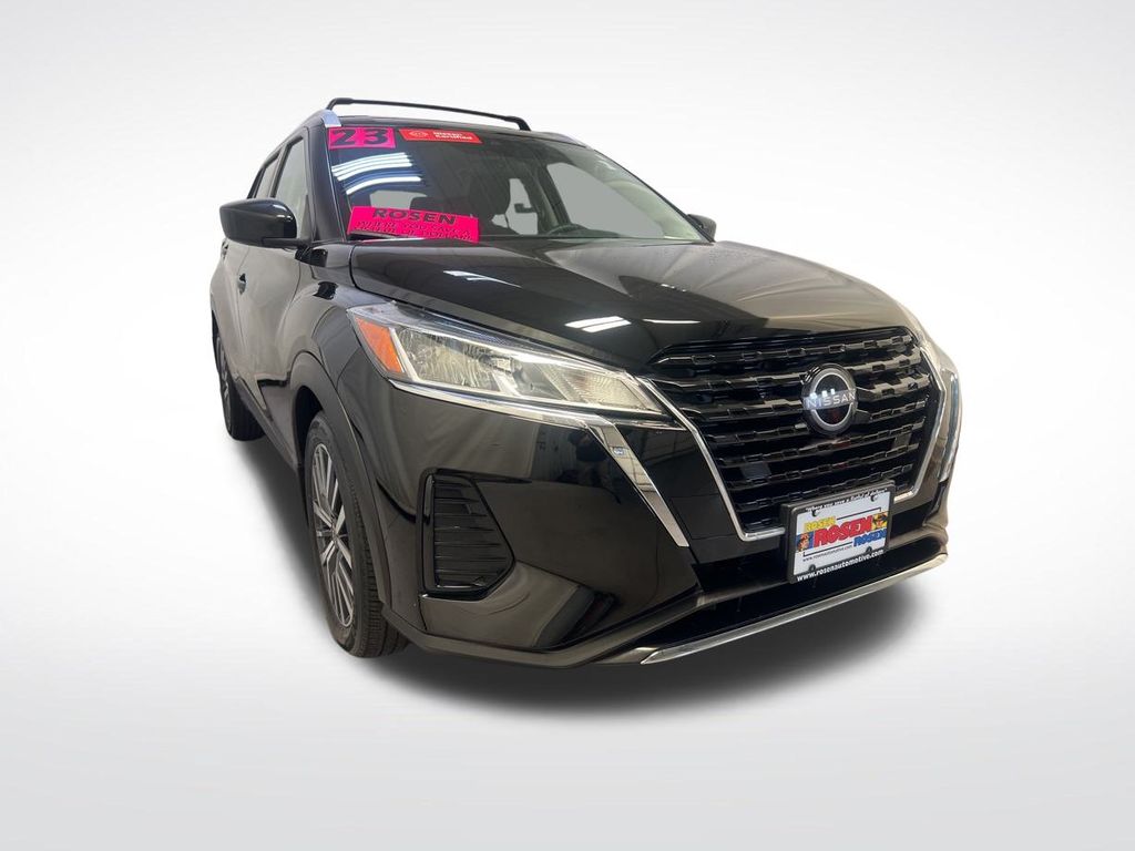 2023 Nissan Kicks SV photo