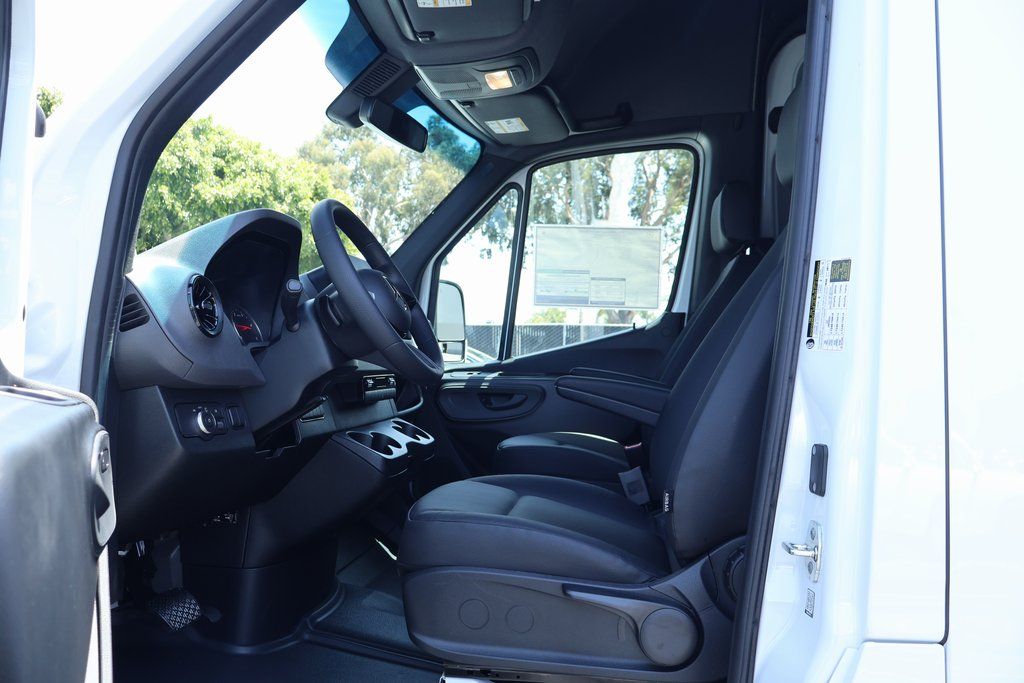 Thumbnail: 2025 Mercedes-Benz Sprinter - 6