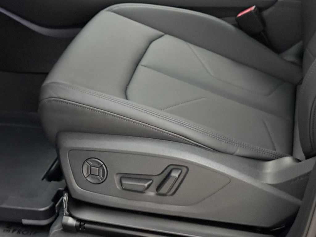 Thumbnail: 2025 Audi Q3 - 30