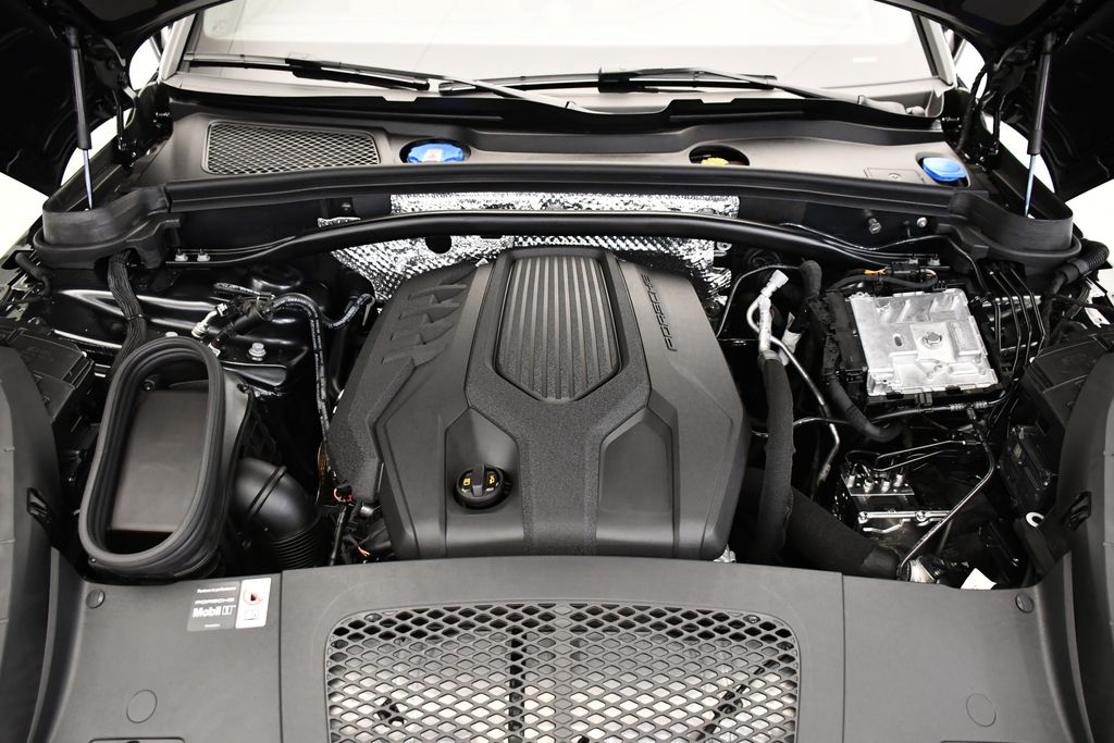 Thumbnail: 2025 Porsche Macan - 12
