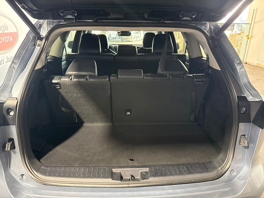 Thumbnail: 2021 Toyota Highlander - 24