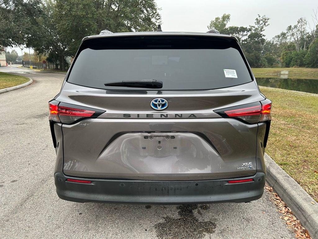Thumbnail: 2021 Toyota Sienna - 4