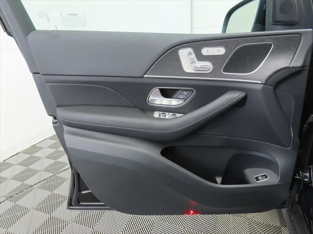 Thumbnail: 2026 Mercedes-Benz GLE - 24