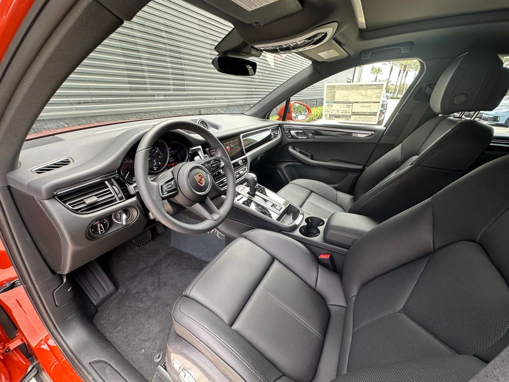 Thumbnail: 2025 Porsche Macan - 4
