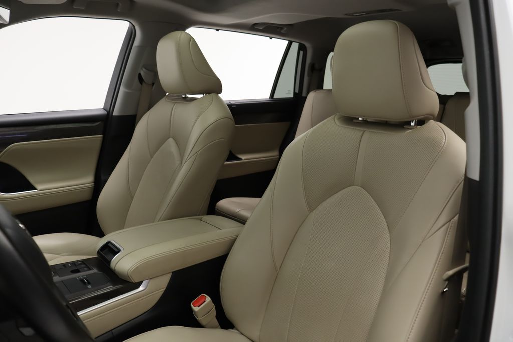 2023 Toyota Highlander Limited 13