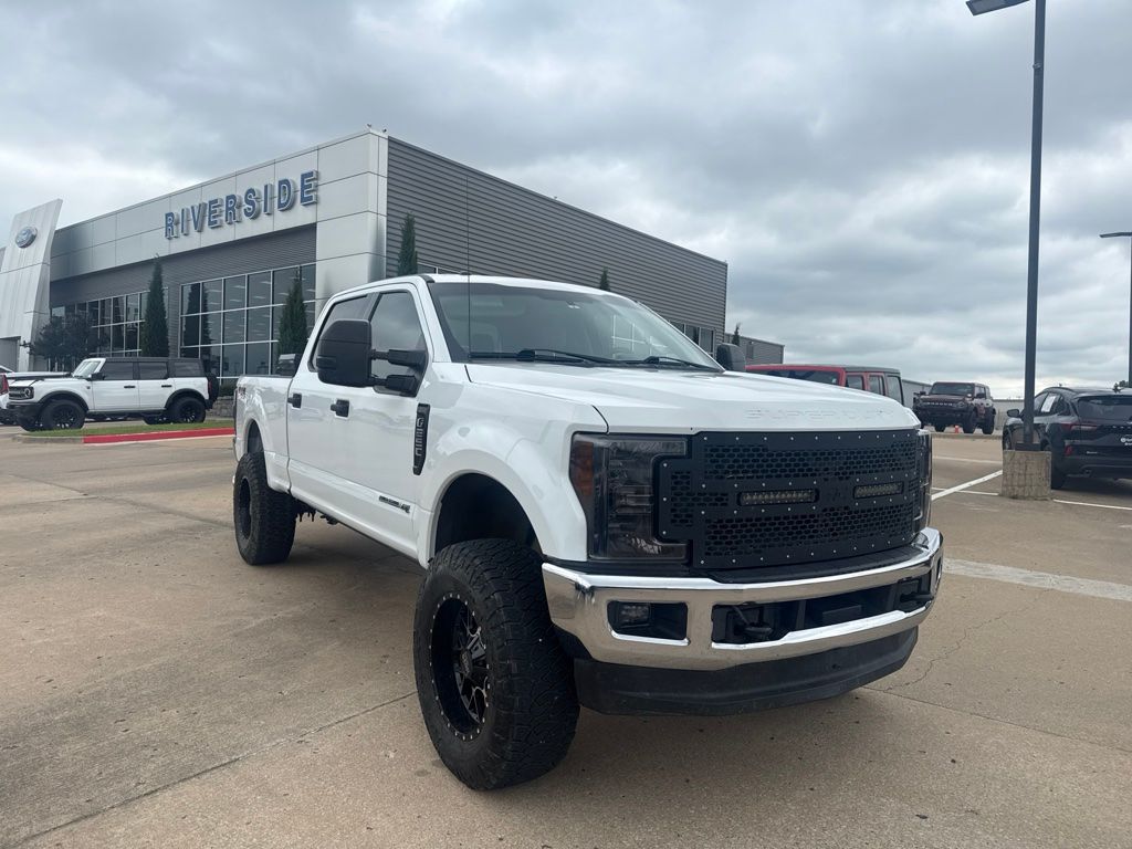 Oxford White 2017 Ford F-250 Super Duty Pickup Truck Four-Wheel Drive 6-Speed Automatic