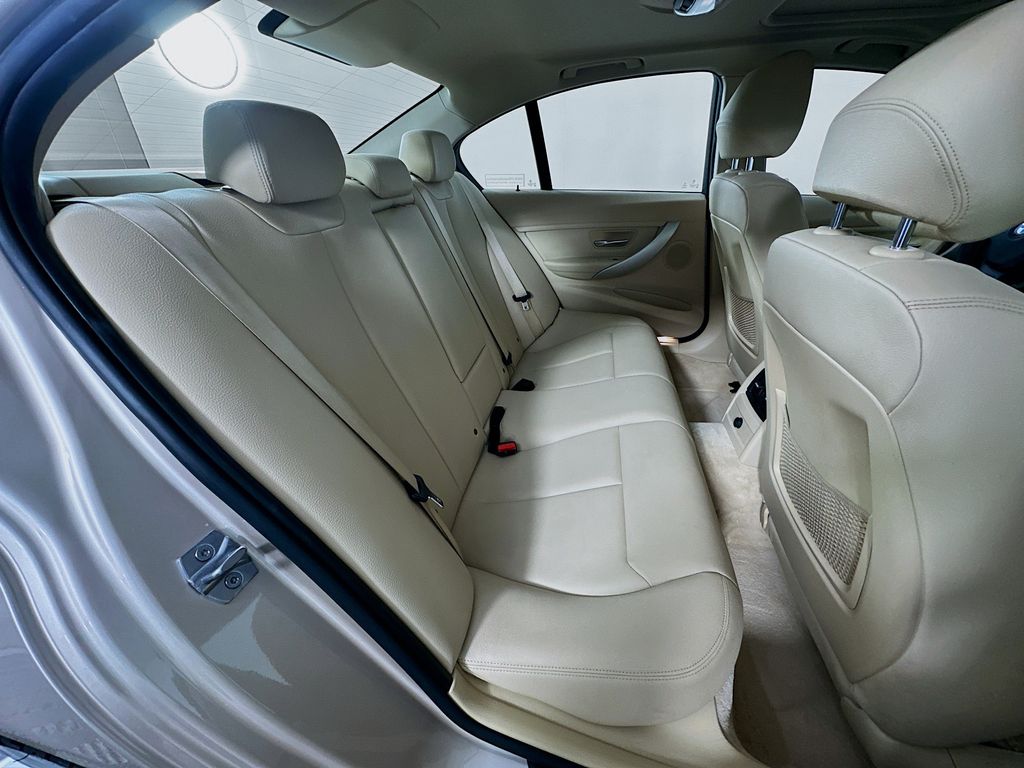 Thumbnail: 2015 BMW 3 Series - 26