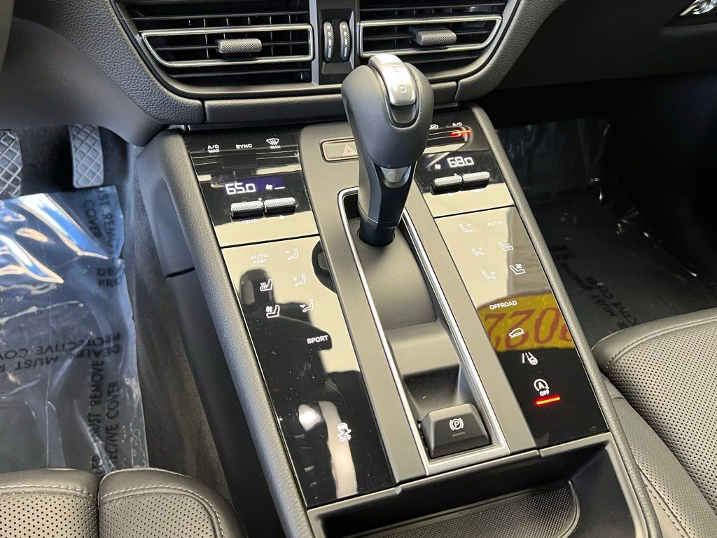 2022 Porsche Macan  11
